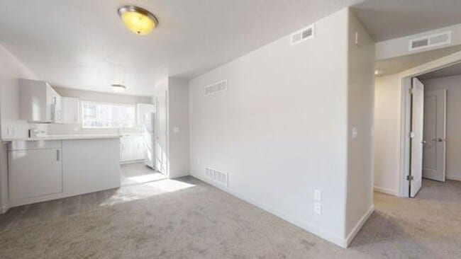 Building Photo - 2 BED 1 BATH CONDO ON THE GROUND FLOOR