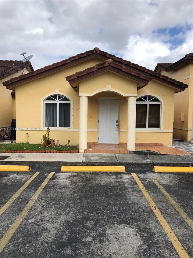 8435 NW 189th Ln, Hialeah, FL 33015 House Rental in Hialeah, FL