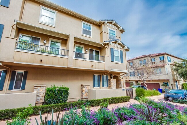 Building Photo - Price Reduction! Gorgeous 3 Bedroom Townho...