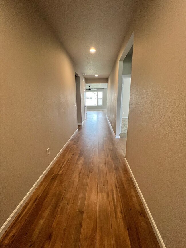 Foto del edificio - Newer Construction Home in Mae Valley!