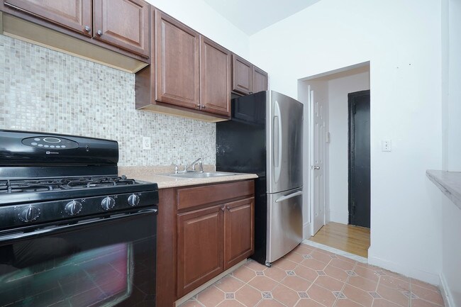 Building Photo - 141 W 111th St
