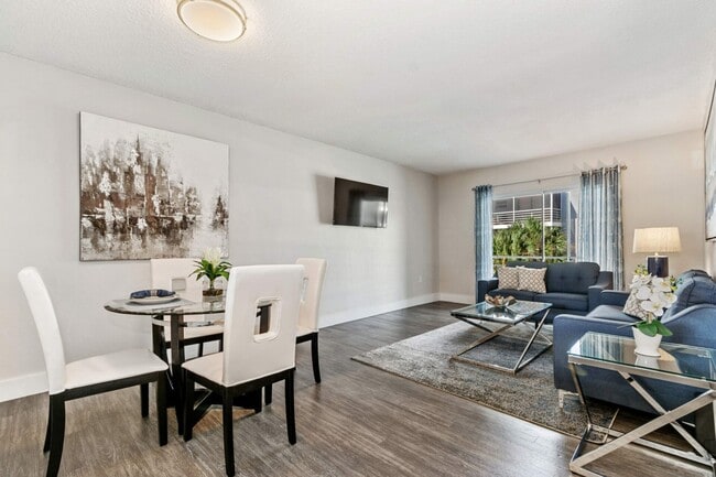 Building Photo - Aventura Oaks Apartments
