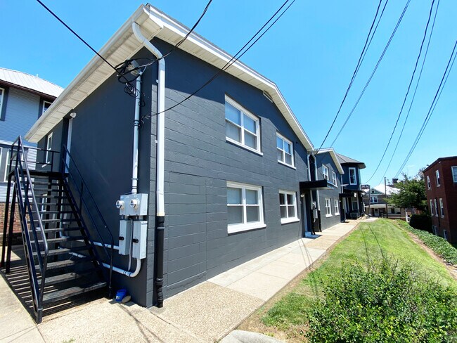 Building Photo - 16 S High St