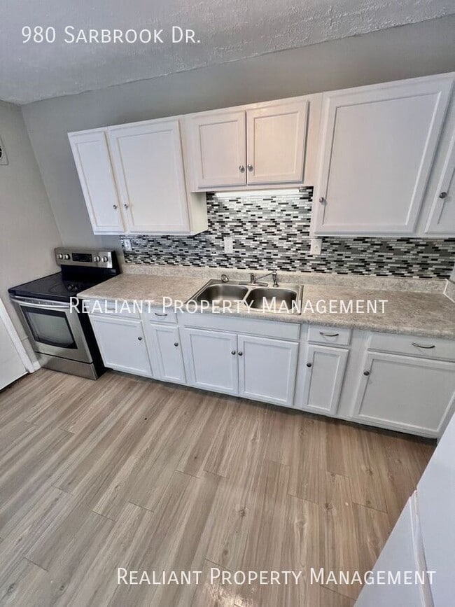 Building Photo - 980 Sarbrook Dr