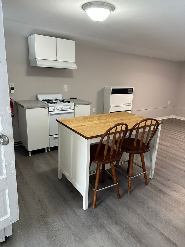 Building Photo - 4935 8th Ave