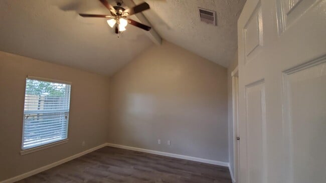 Foto del edificio - 22102 Calderbrook Dr