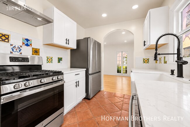 Foto del edificio - 5323 3/4 Loma Linda Ave-
