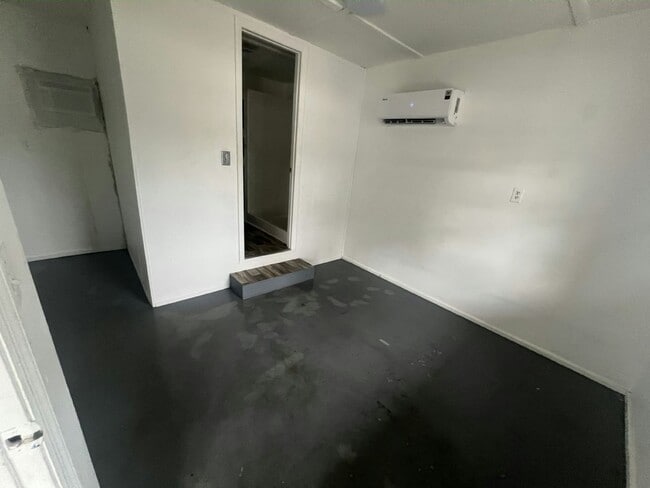 Foto del edificio - 14035 W River Rd