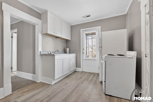 Foto del edificio - 235 E Monmouth St