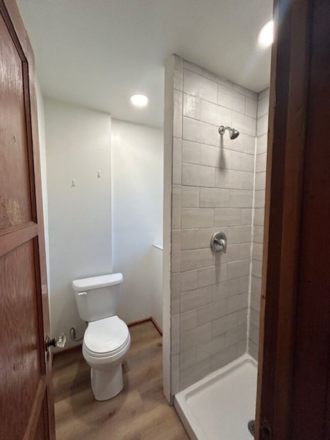 Building Photo - 39981 Hillcrest Dr