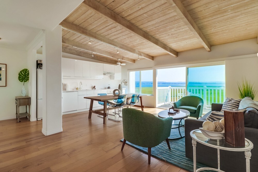 Foto principal - 3999 Crown Point Dr