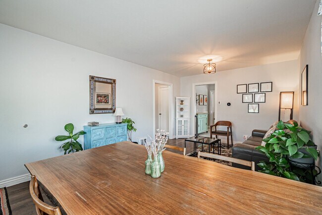 Building Photo - Barnum 3BD, 2BA Home with Fenced Back Yard...