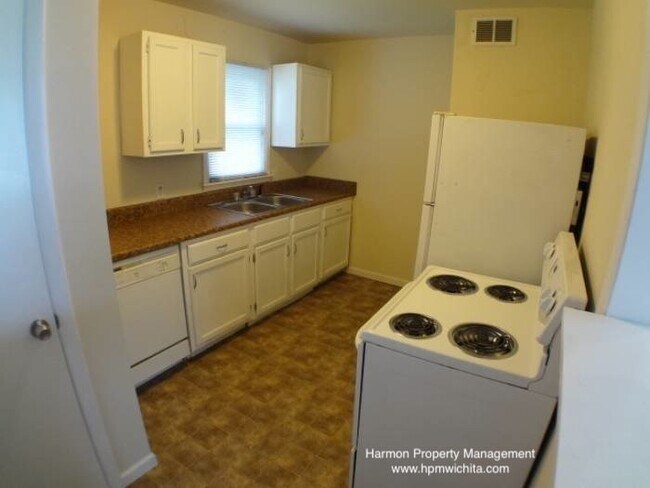 Building Photo - 2 Bed 1 Bath Home Near Harry & SW Boulevar...