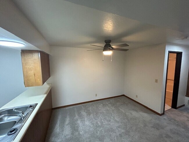 Foto del edificio - 1 bedroom, 1 bath with upgraded LED Lighting!