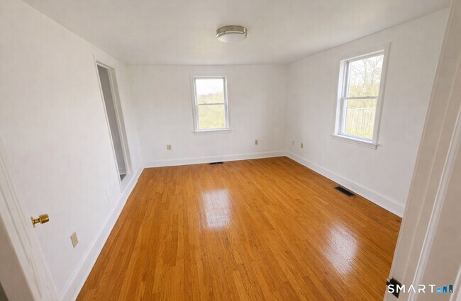 Building Photo - 493 High St