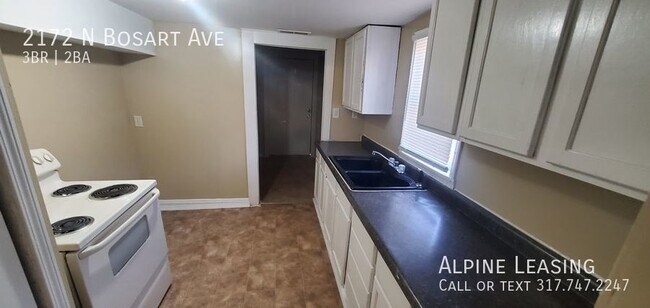 Foto del edificio - Near East 3BR/2BA Home w/Garage & Fence!