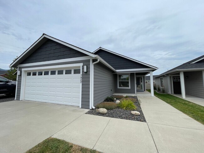Foto del edificio - 3 bedroom 2 bathroom home located in Rathdrum