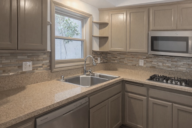 Building Photo - 160 Santa Ana Ave