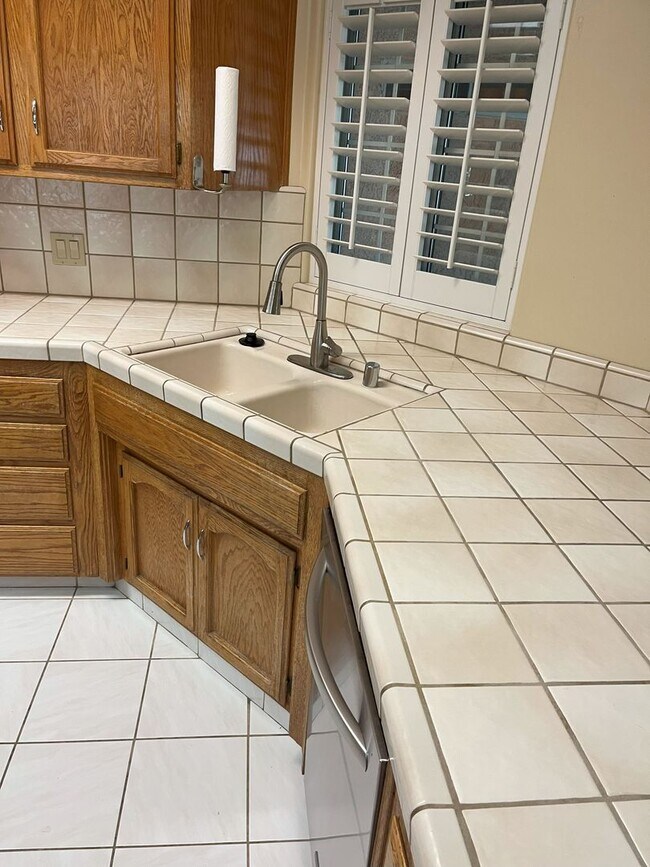 Foto del edificio - Beautiful 4 Bedroom 2 Bath Home with Pool.