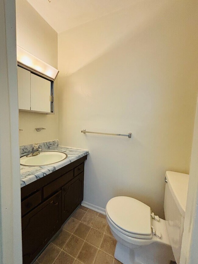 Foto del edificio - 2 Bedroom, 1.5 Bath Townhouse