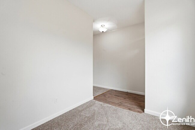 Building Photo - 3519 NE 41st Way