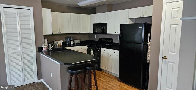 Building Photo - 306 Middlebury Dr