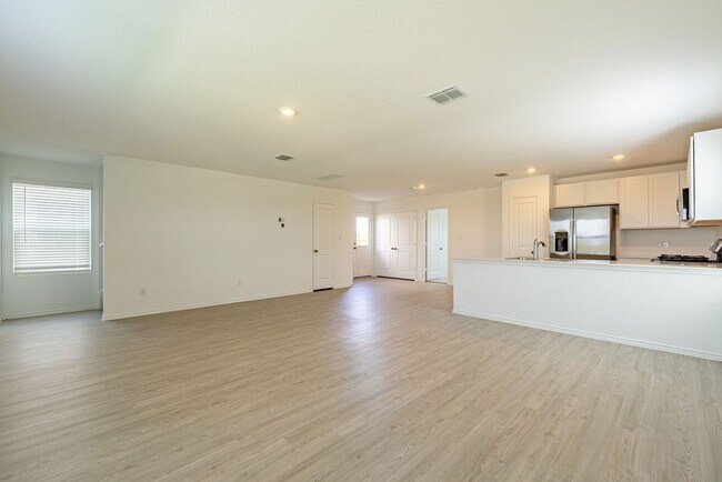 Foto del edificio - Brand New Modern Home with Included Applia...