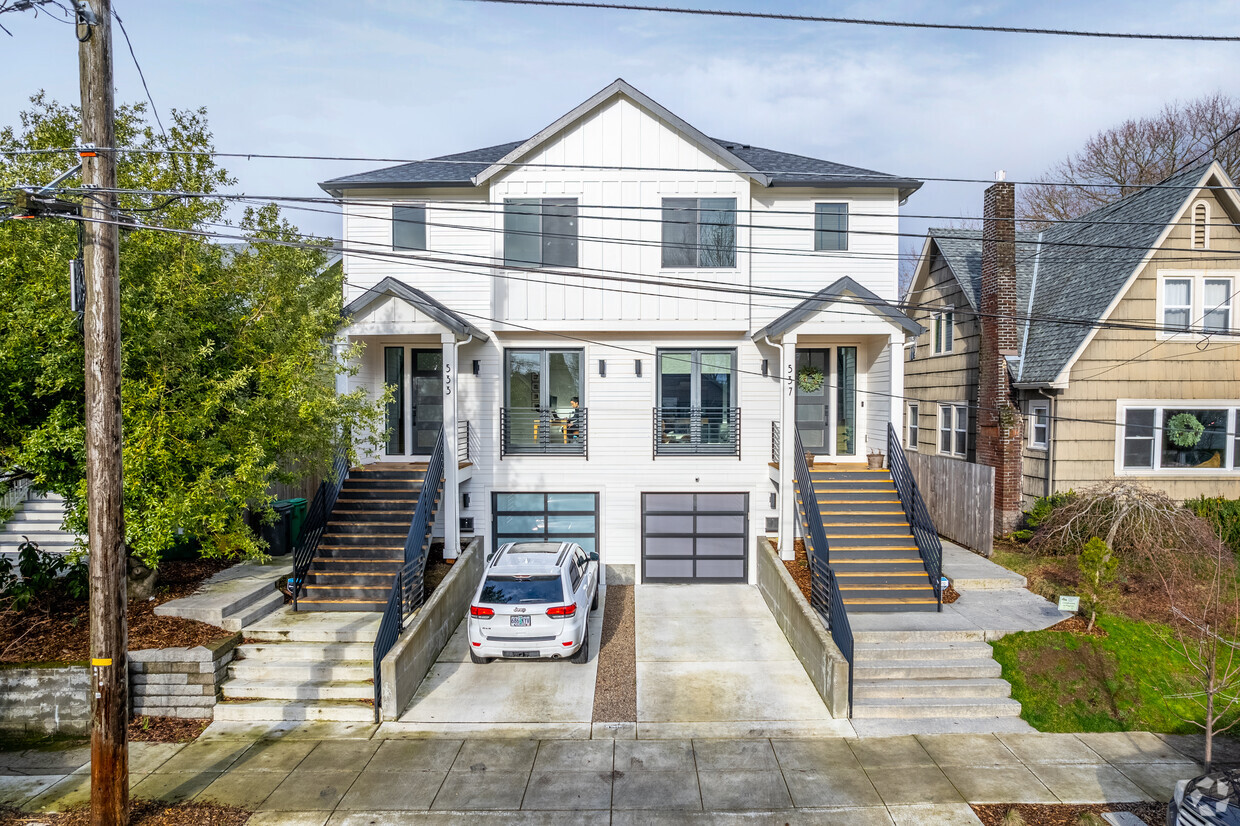 Exterior - 533 NE Cook St