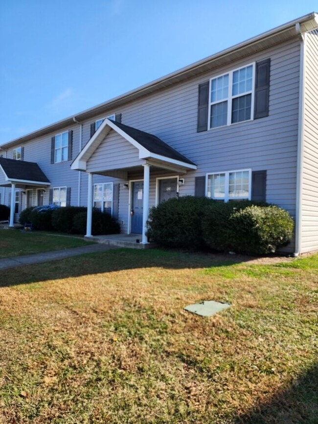 Building Photo - Tally Villas - 932 Pedro Drive, Fayetteville