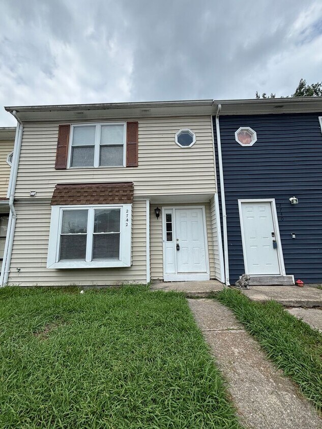 Foto principal - Beautiful 3 bedroom 1.5 Bath Fully Remodel...