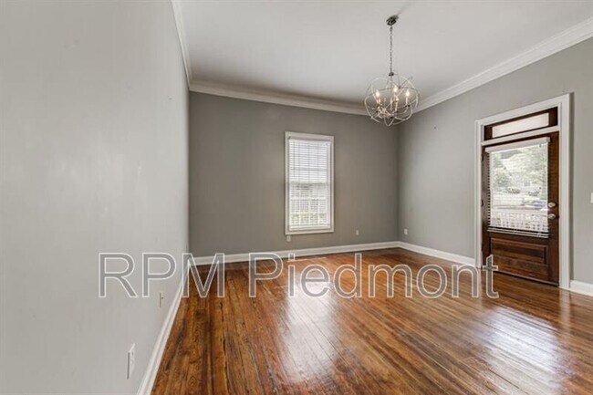 Building Photo - 737 Woodson St SE