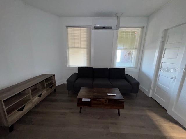 Foto del edificio - 206 W Main St