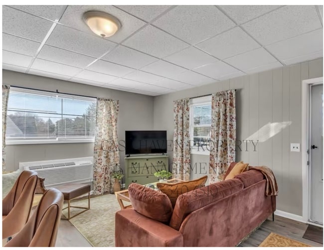 Building Photo - Modern 1 Bed 1 Bath - Pet Friendly!