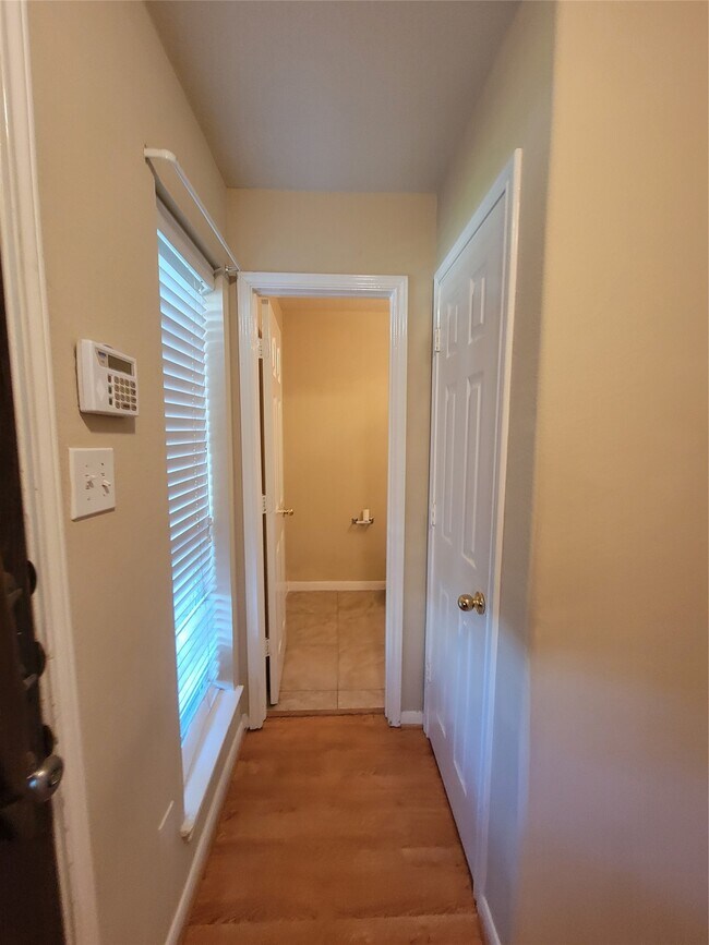 Foto del edificio - 2414 Gwenfair Dr