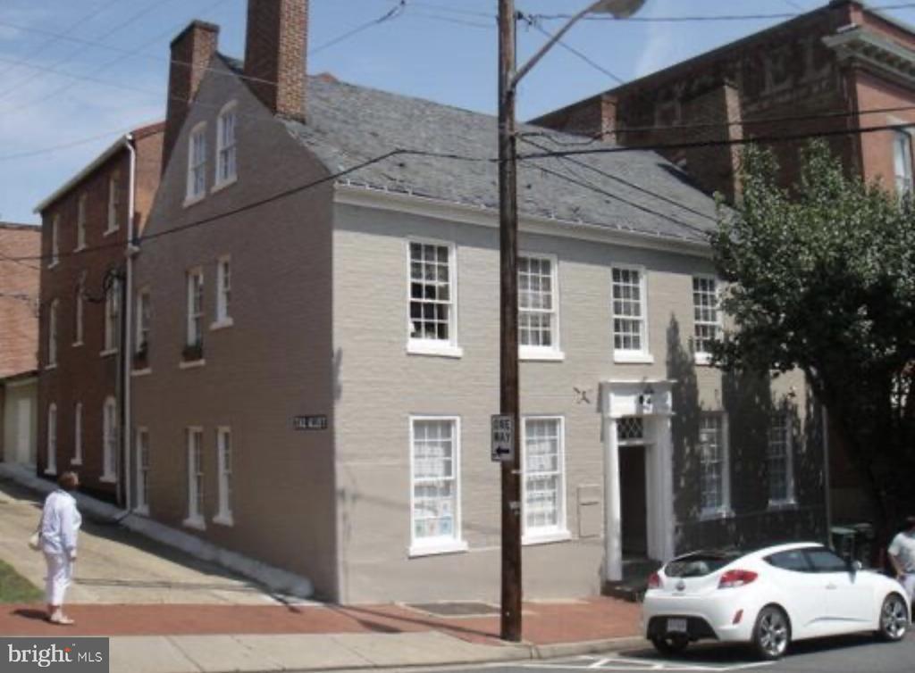 209 Hanover St Unit 5, Fredericksburg, VA 22401 Room for Rent in