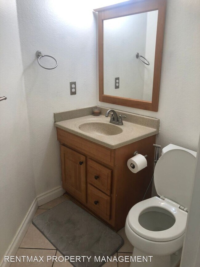 Building Photo - 2 br, 2.5 bath House - 7918 LAURENA AVE