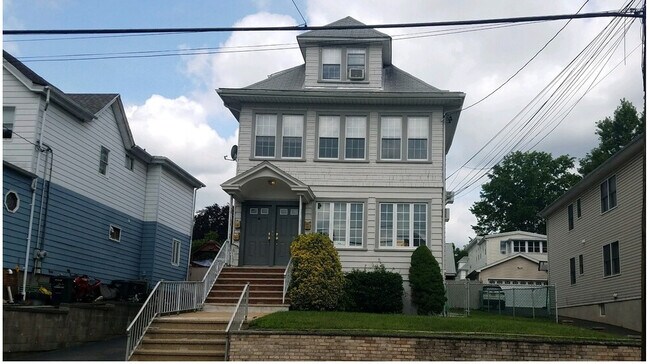 Building Photo - 98 Feronia Way