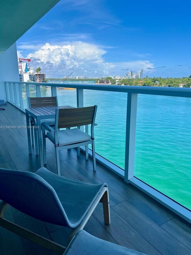 Foto del edificio - 9821 E Bay Harbor Dr