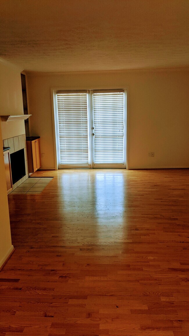 Living Area - 1150 Collier Rd NW