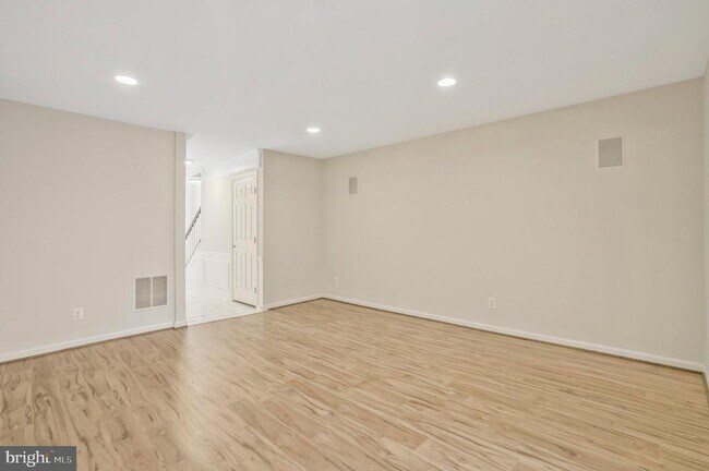 Building Photo - 6340 Walking Ln