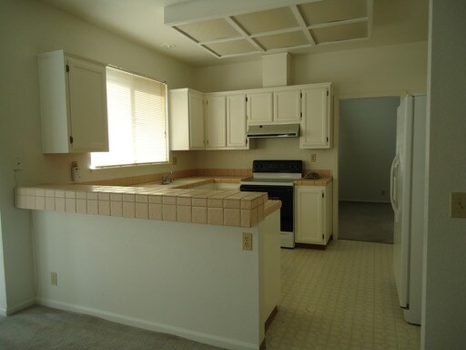 Building Photo - 421 Canfield Ct