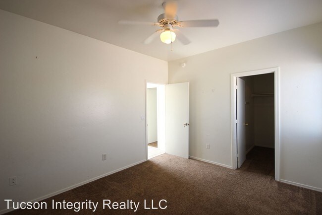 Building Photo - 920 E Elm St