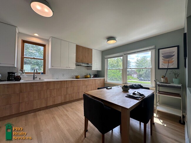 Foto del edificio - 3 Bedroom Home in Highland Park