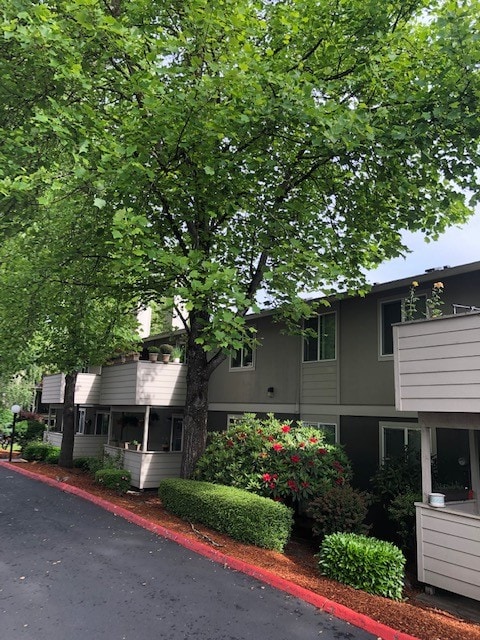 Building Photo - Creekside Commons Apartments