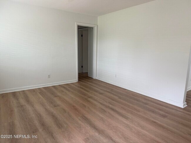 Building Photo - 3859 Via De La Reina