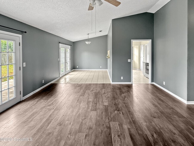 Building Photo - 136 Cherry Point Dr