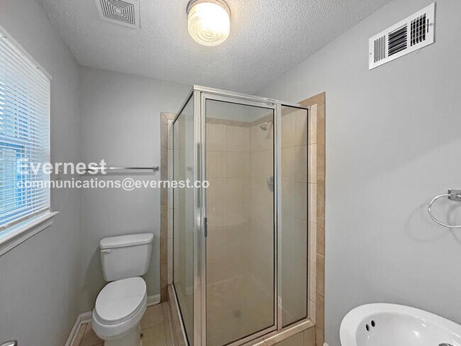 Building Photo - 3 Bed/2.5 Bath Home with Fenced Yard & Car...