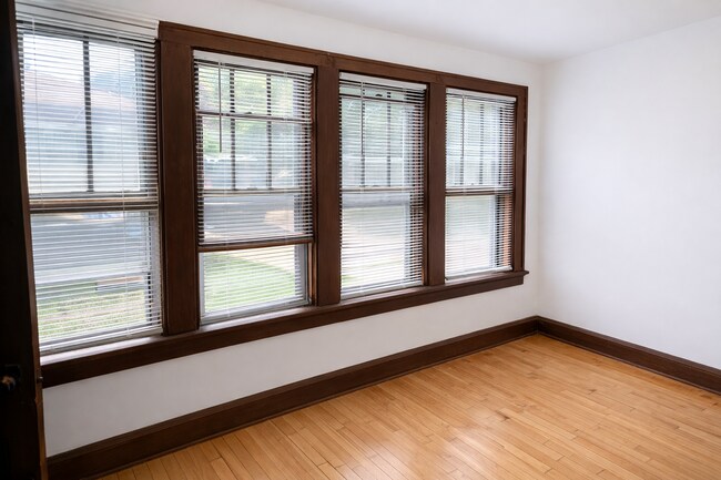 Foto del edificio - 1025/1027 Jenifer St Apartments