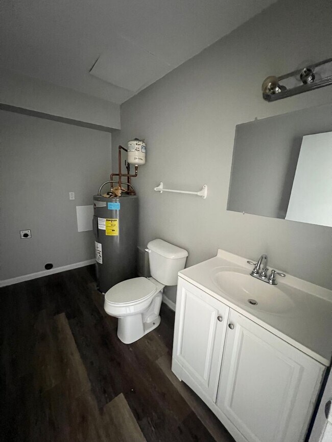 Building Photo - Adorable Townhome! - Presented by Tiffany ...