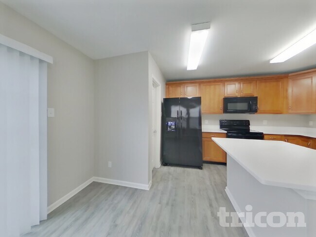 Building Photo - 3367 Pikes Peak Dr